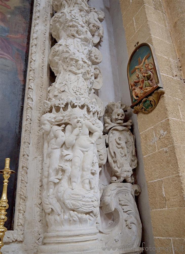 Gallipoli (Lecce) - Dettaglio delle decorazioni all'interno del Duomo